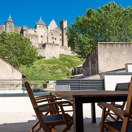 La Terrasse De La Tour Pinte. *
